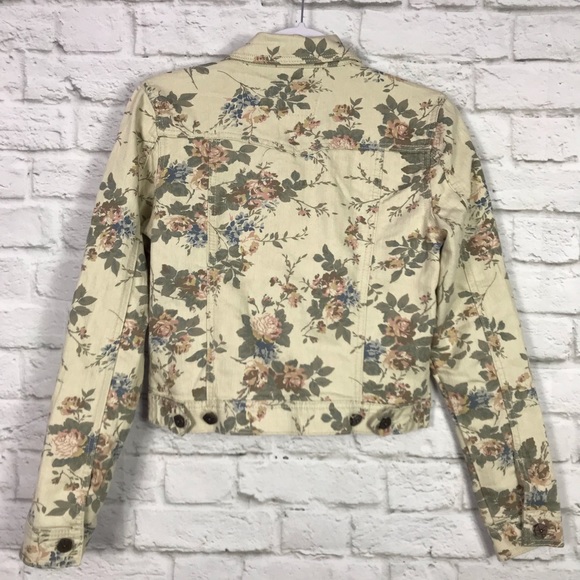 Hot Kiss Cream Spring Floral Denim ButtonUp Jacket - Picture 5 of 7